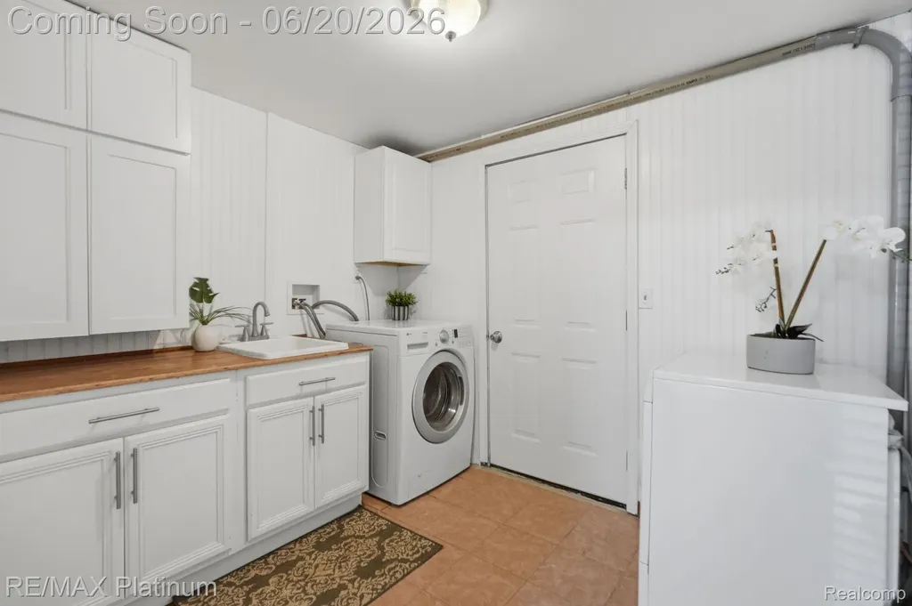 15921 W M 36 Pinckney Village MI 48169
