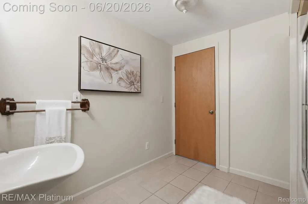 15921 W M 36 Pinckney Village MI 48169