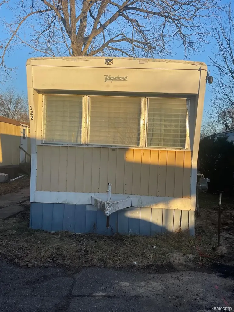 17297 W Outer Drive Dearborn Heights City MI 48127