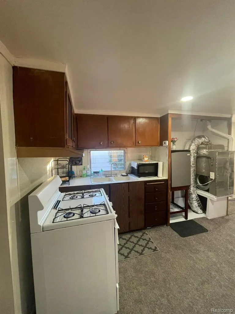 17297 W Outer Drive Dearborn Heights City MI 48127