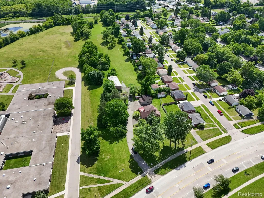 1684 Baldwin Avenue Pontiac City MI 48340