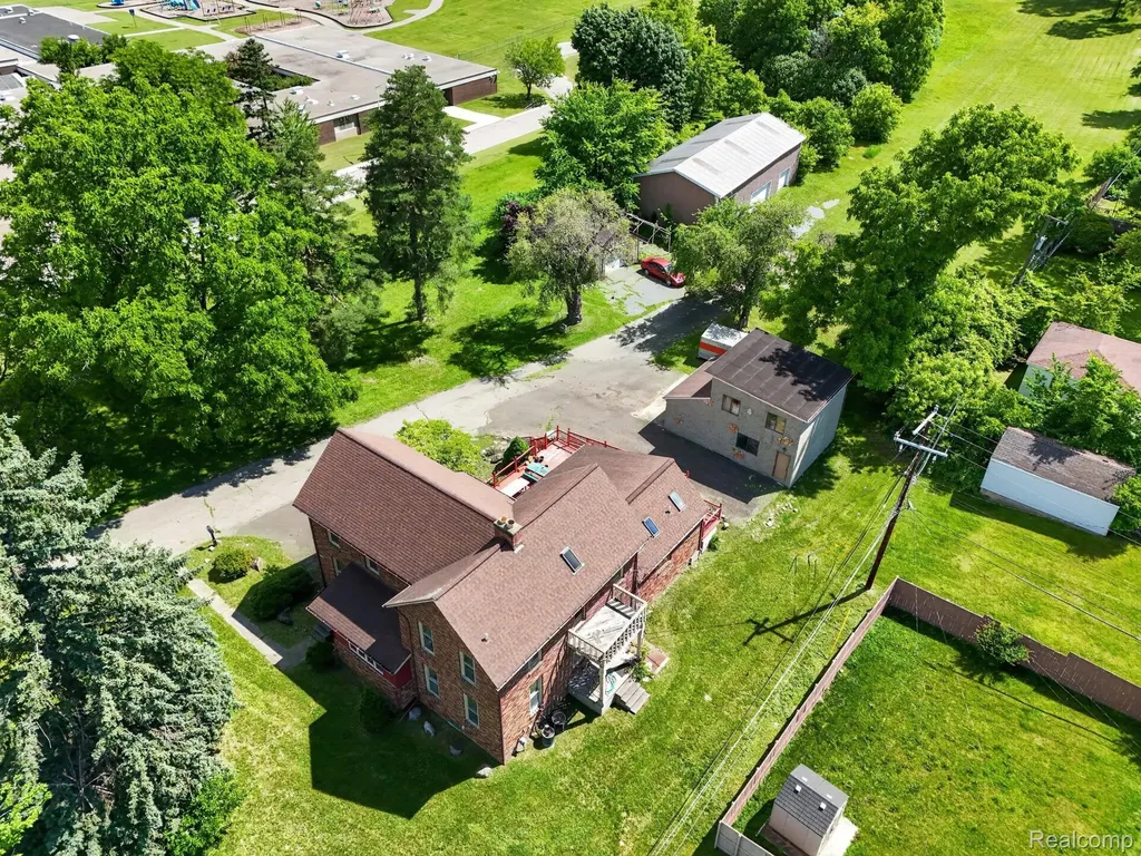 1684 Baldwin Avenue Pontiac City MI 48340