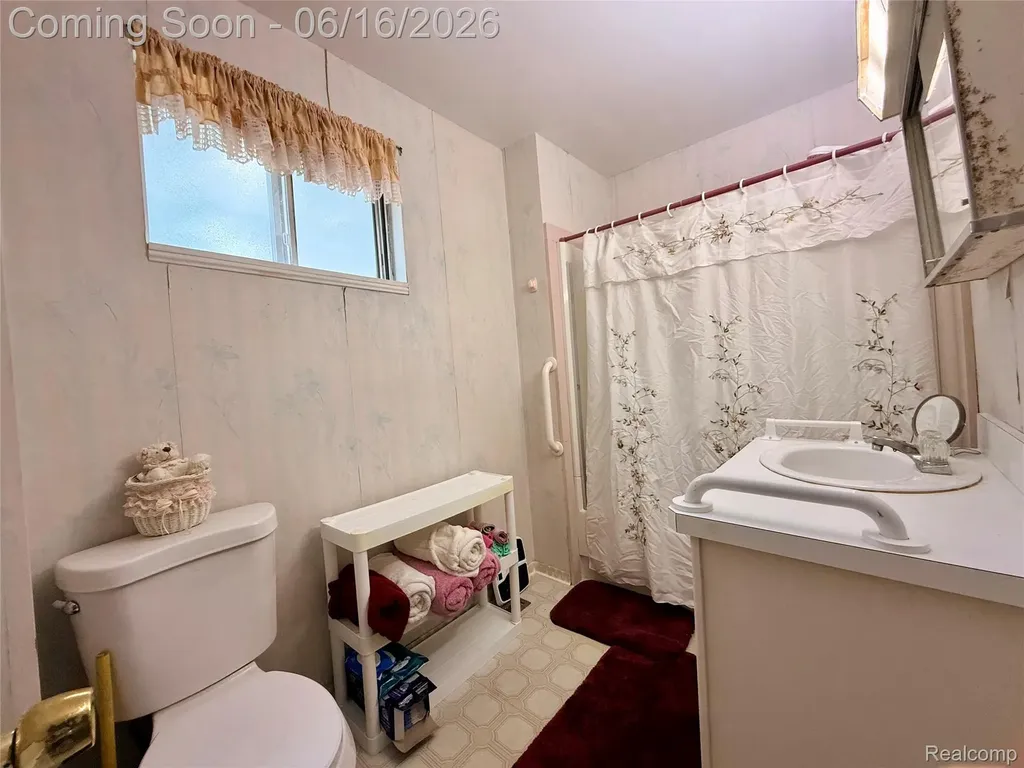 2386 Egleston Avenue E Burton City MI 48509