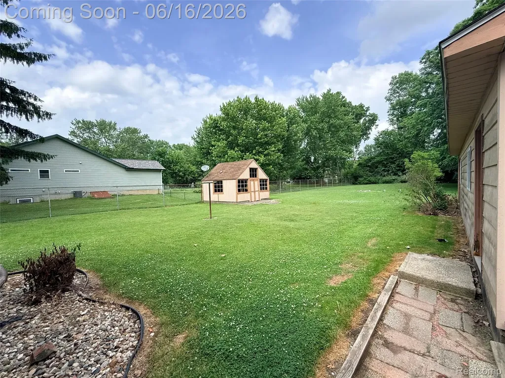 2386 Egleston Avenue E Burton City MI 48509