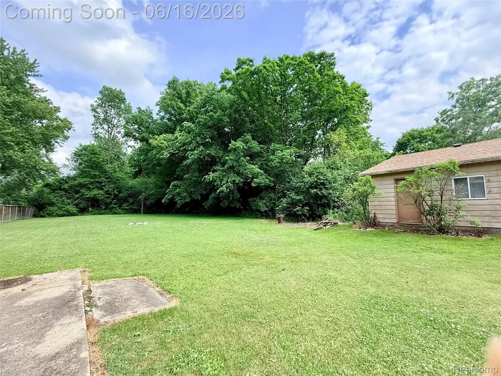 2386 Egleston Avenue E Burton City MI 48509
