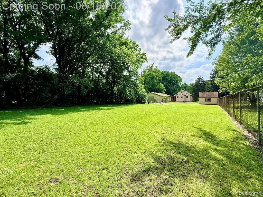 2386 Egleston Avenue E Burton City MI 48509