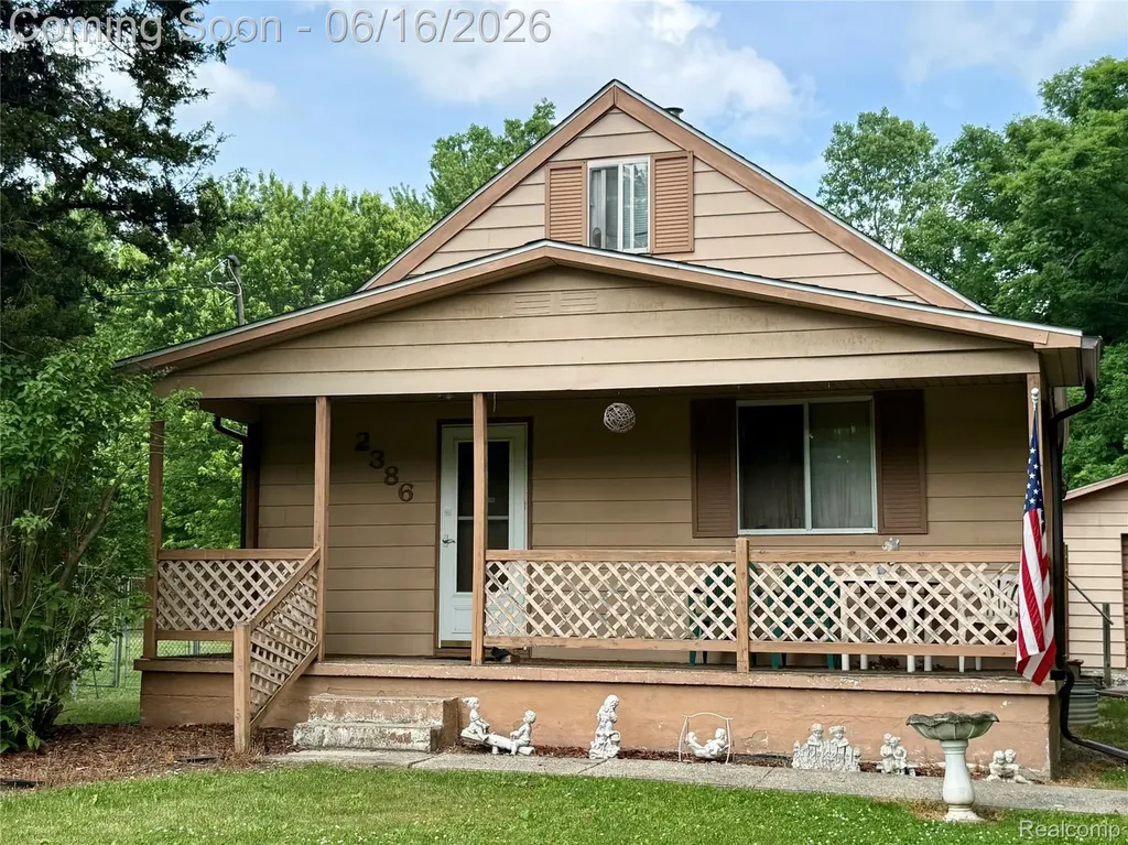 2386 Egleston Avenue E Burton City MI 48509
