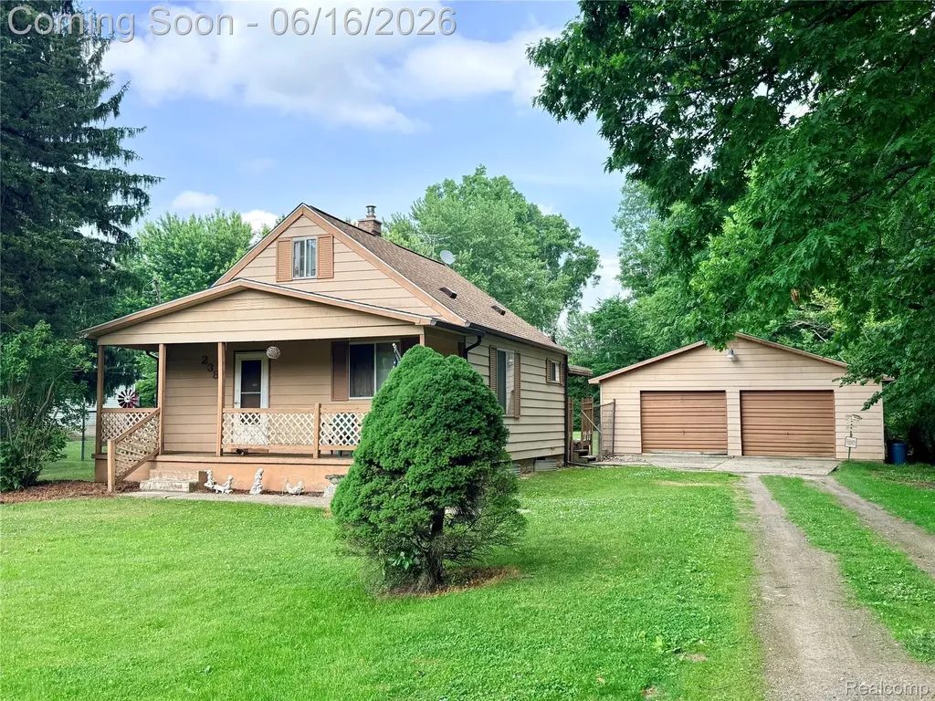2386 Egleston Avenue E Burton City MI 48509