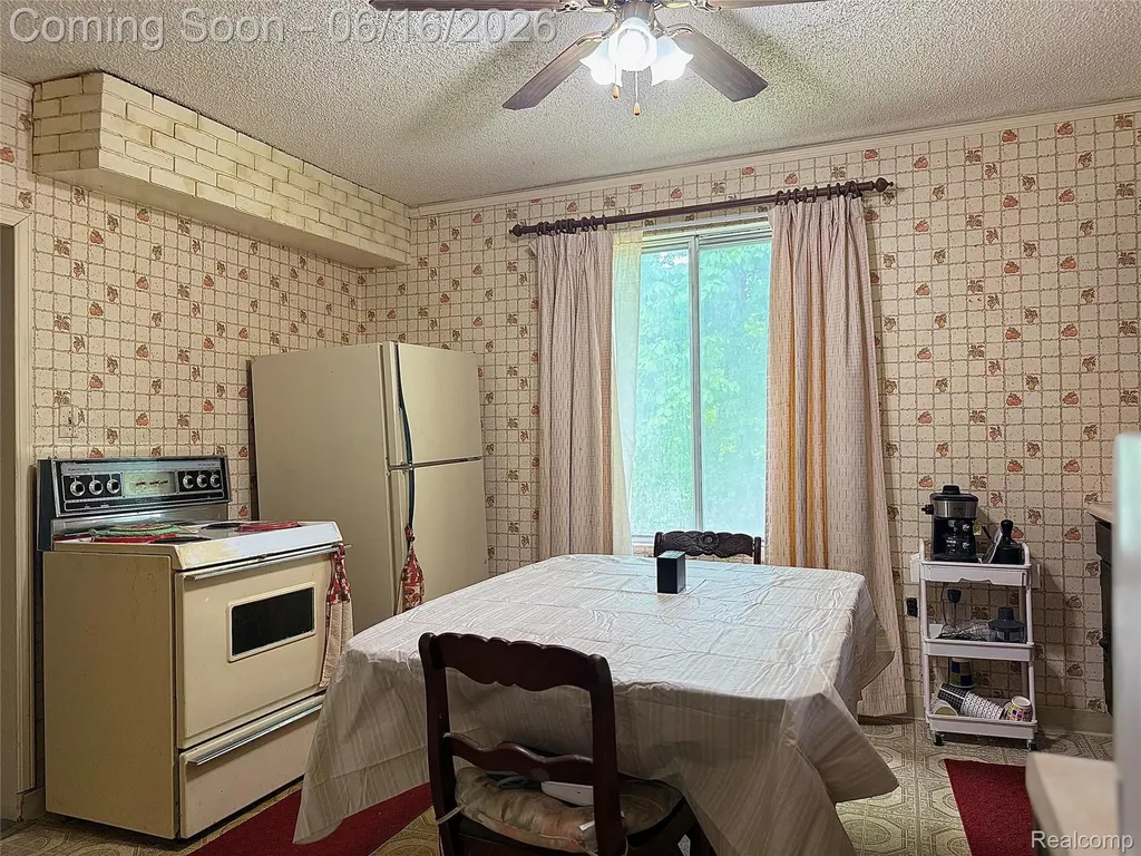 2386 Egleston Avenue E Burton City MI 48509