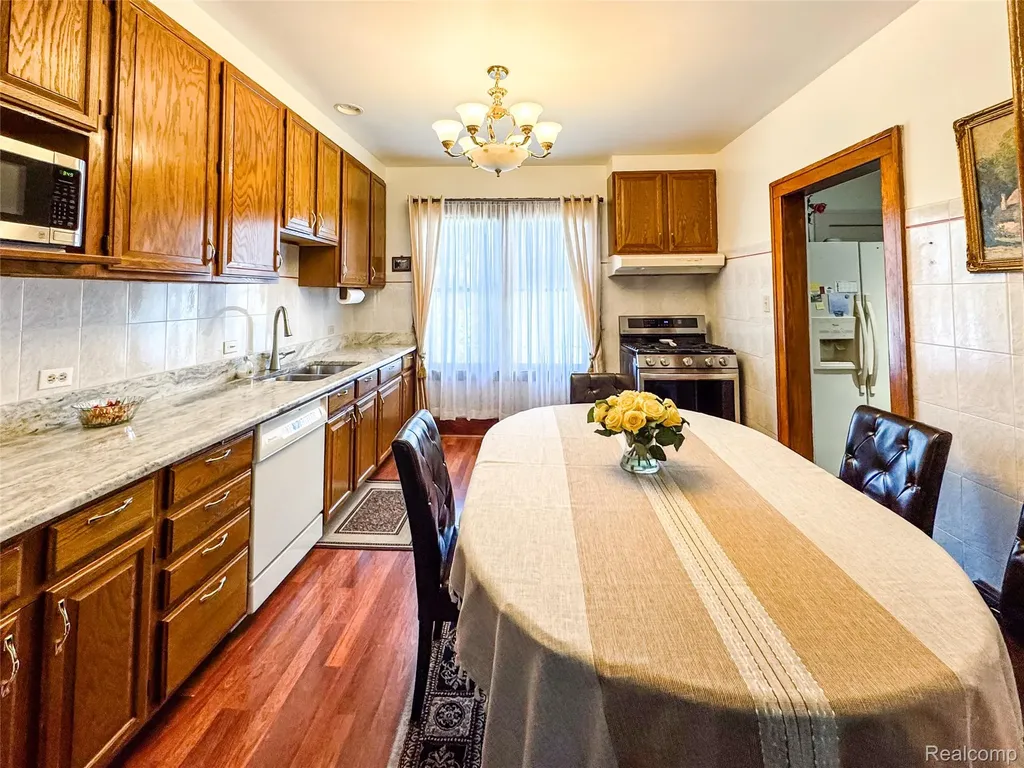 13848 Lanson Avenue Dearborn City MI 48126
