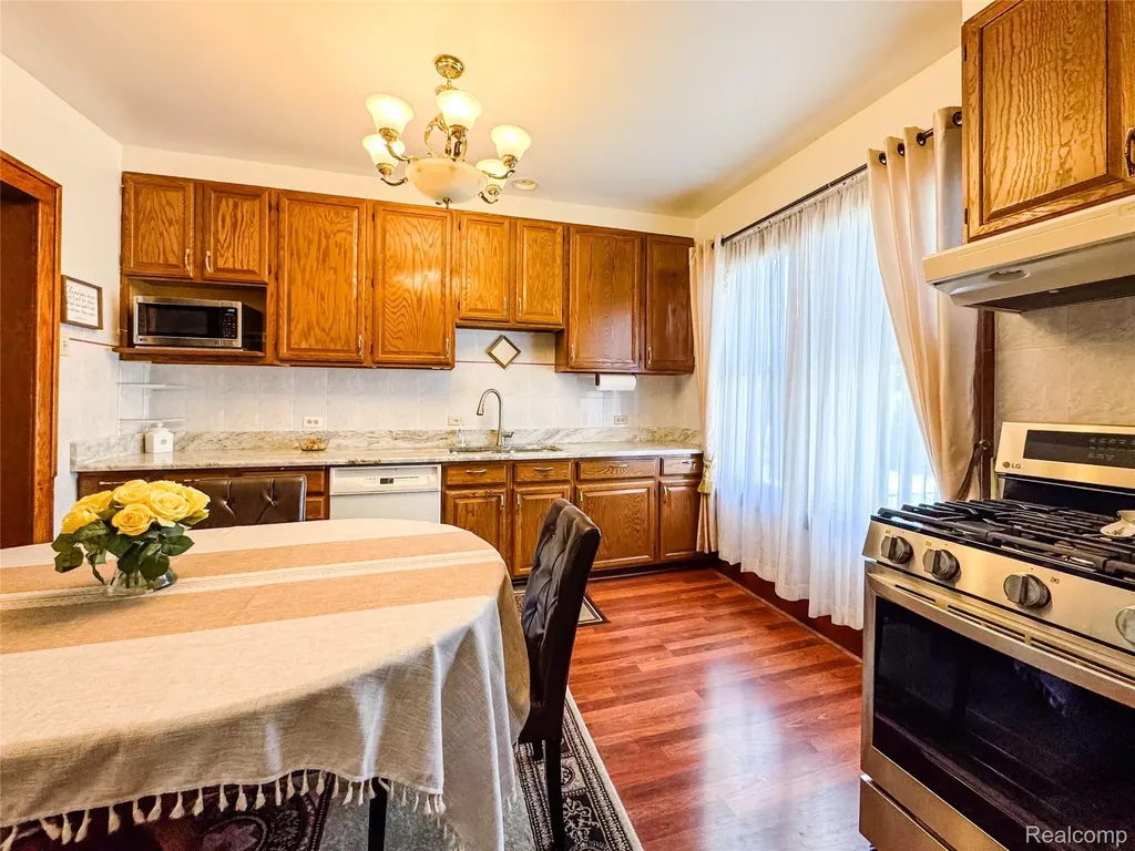 13848 Lanson Avenue Dearborn City MI 48126