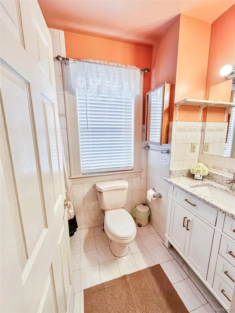 13848 Lanson Avenue Dearborn City MI 48126
