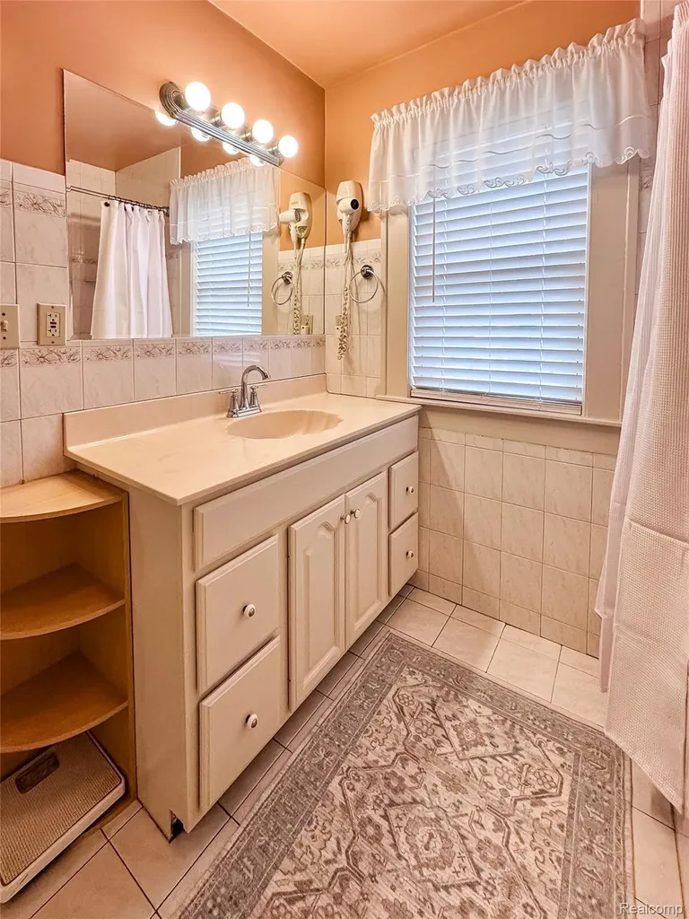 13848 Lanson Avenue Dearborn City MI 48126