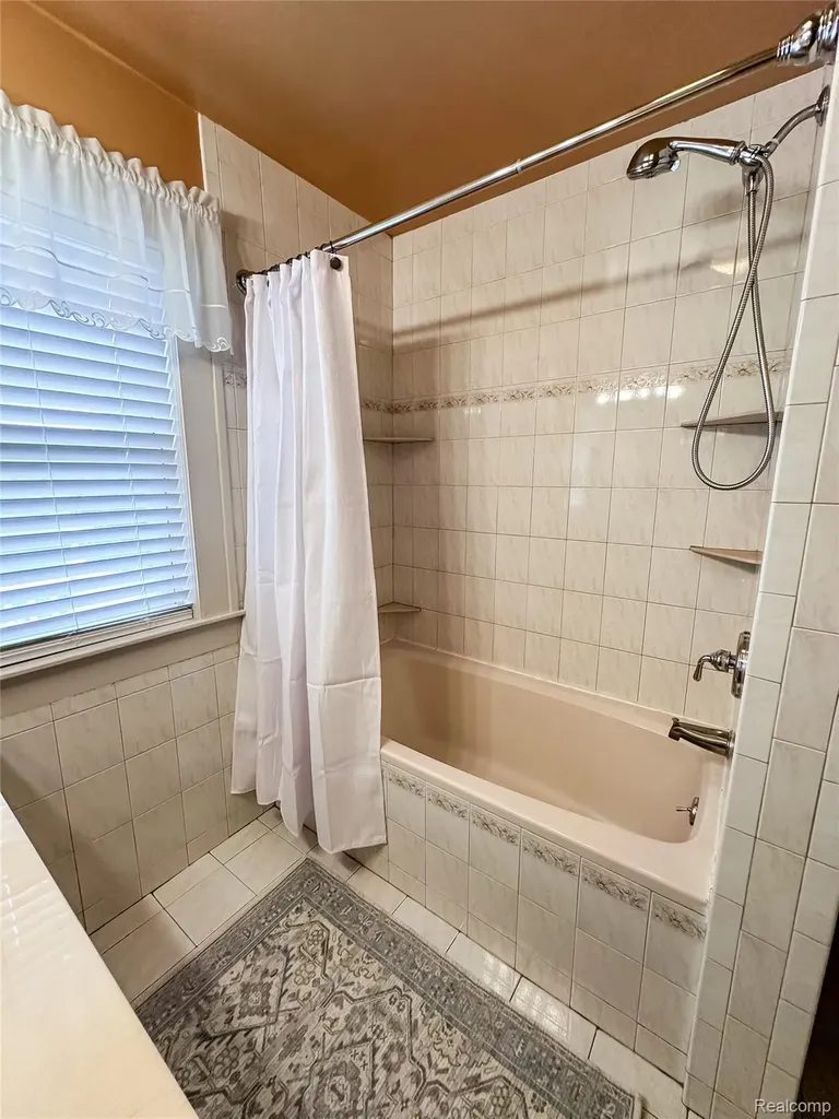 13848 Lanson Avenue Dearborn City MI 48126