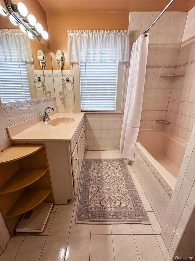 13848 Lanson Avenue Dearborn City MI 48126