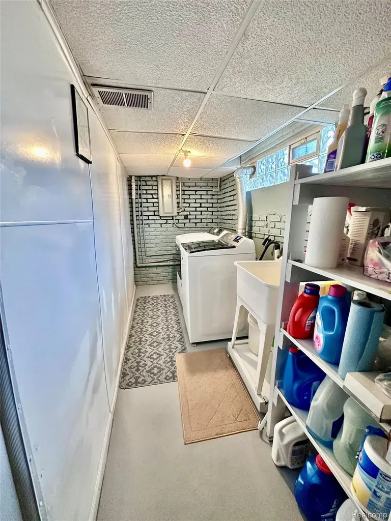 13848 Lanson Avenue Dearborn City MI 48126