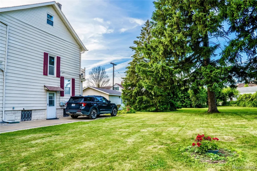 13848 Lanson Avenue Dearborn City MI 48126