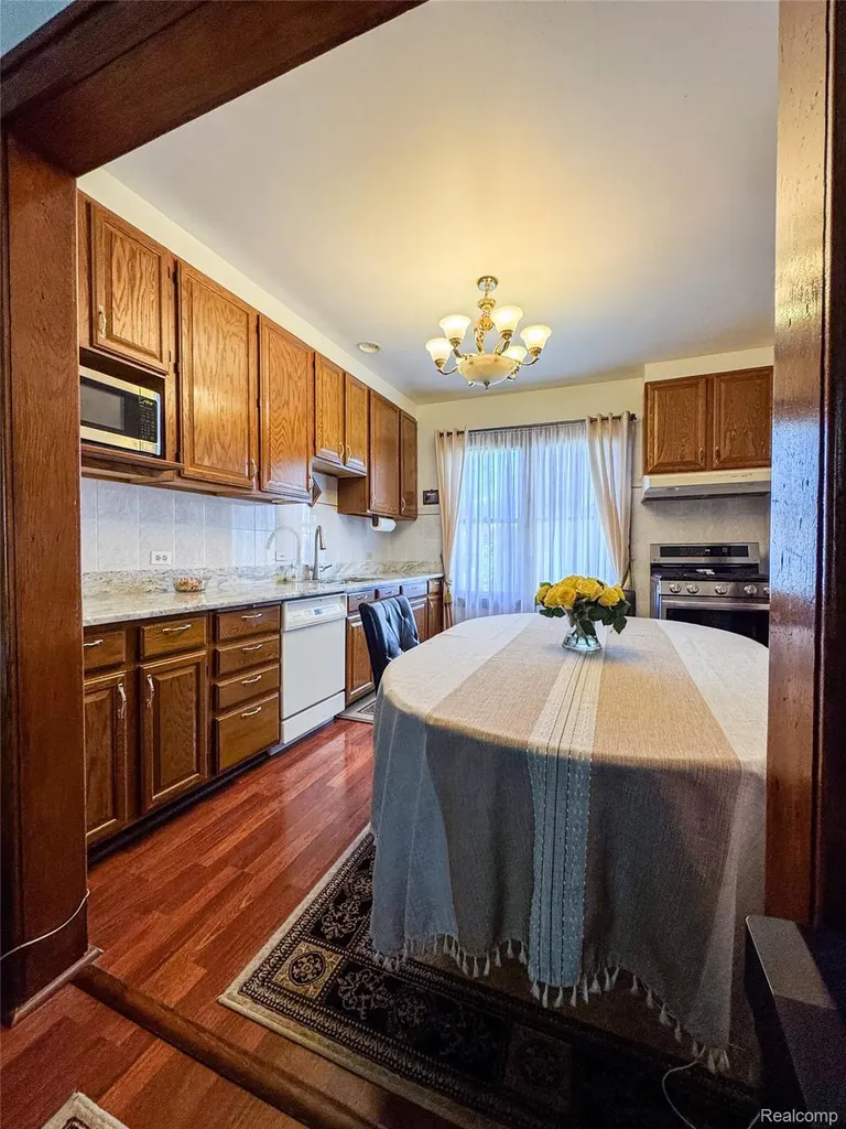 13848 Lanson Avenue Dearborn City MI 48126