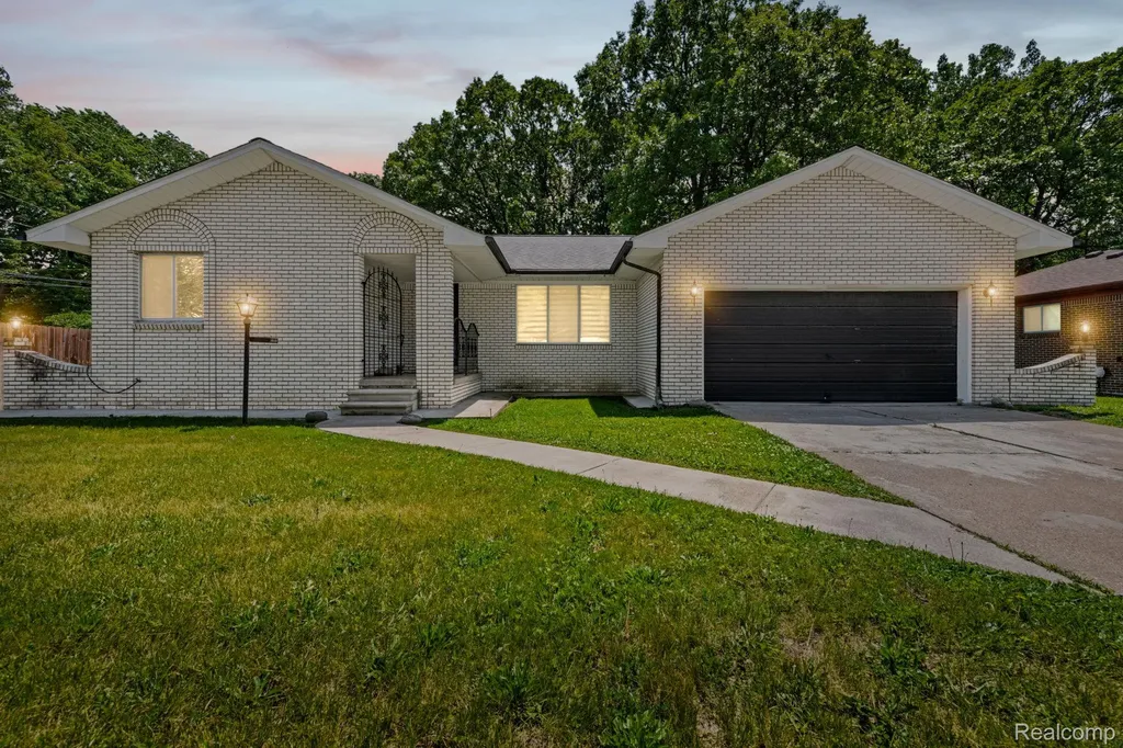 3030 Chard Avenue Warren City MI 48092