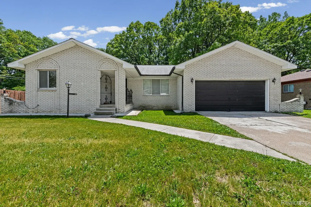 3030 Chard Avenue Warren City MI 48092