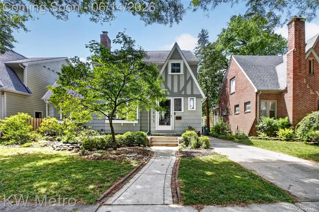 1823 W Houstonia Avenue Royal Oak City MI 48073