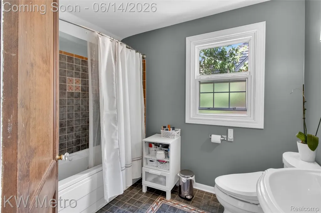 1823 W Houstonia Avenue Royal Oak City MI 48073