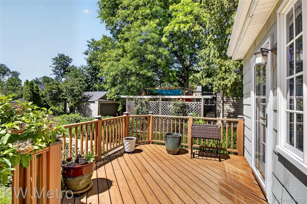 1823 W Houstonia Avenue Royal Oak City MI 48073