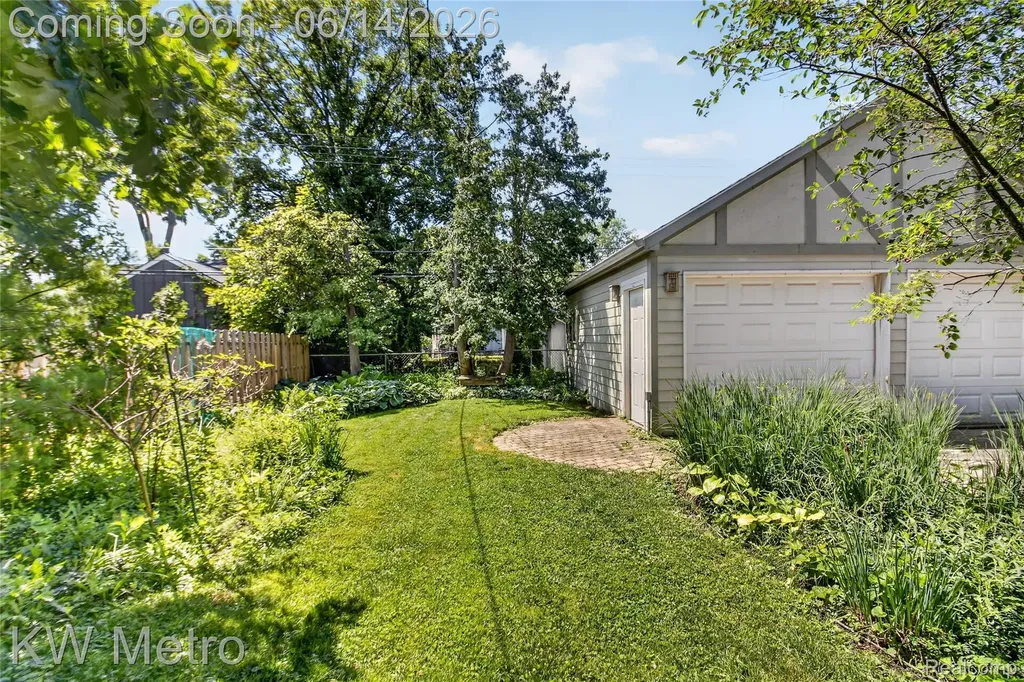 1823 W Houstonia Avenue Royal Oak City MI 48073