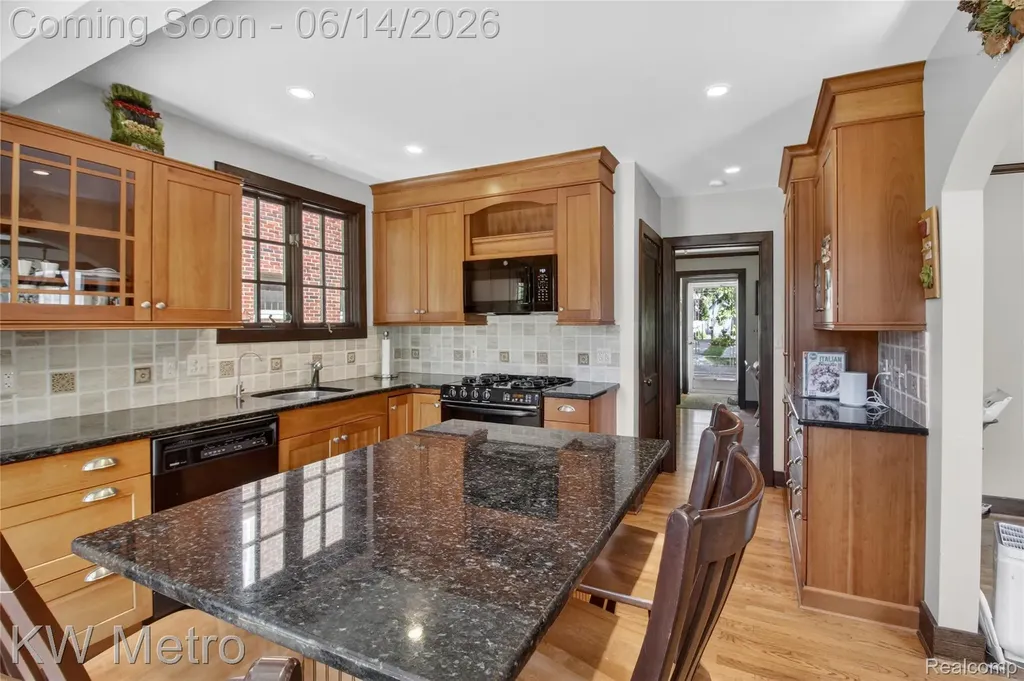 1823 W Houstonia Avenue Royal Oak City MI 48073