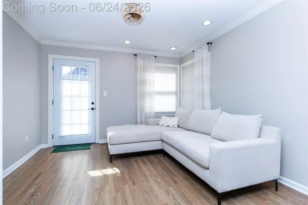 21170 Outer Drive Dearborn City MI 48124