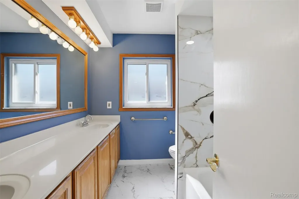 3418 Winterfield Drive Warren City MI 48092