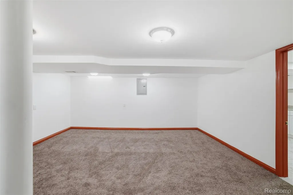 3418 Winterfield Drive Warren City MI 48092