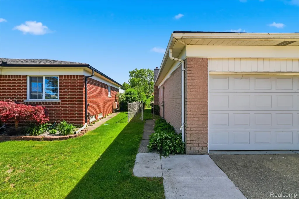 3418 Winterfield Drive Warren City MI 48092