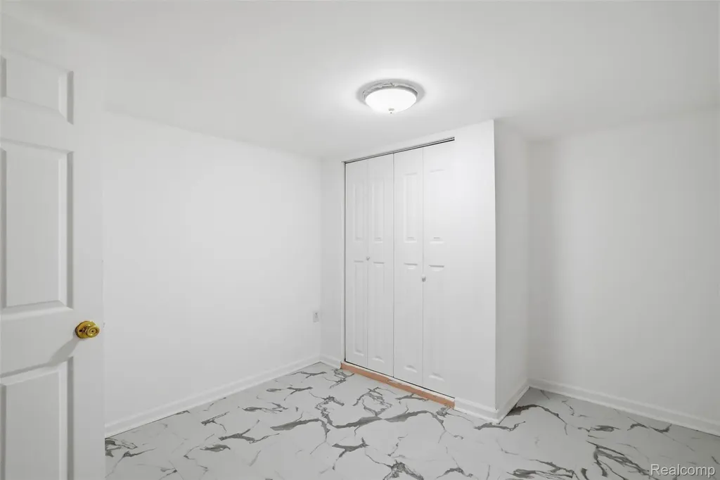 3418 Winterfield Drive Warren City MI 48092
