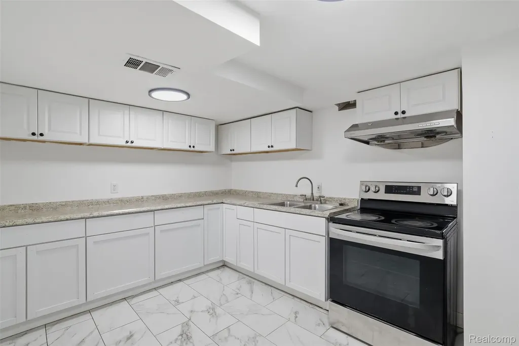 3418 Winterfield Drive Warren City MI 48092