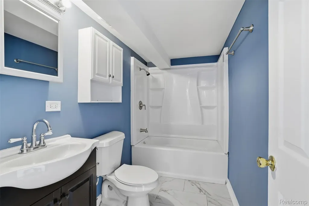 3418 Winterfield Drive Warren City MI 48092