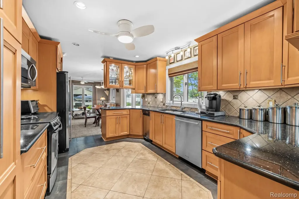 4178 Chevron Drive Highland Charter Township MI 48356