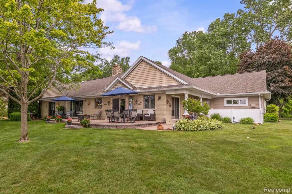 4178 Chevron Drive Highland Charter Township MI 48356