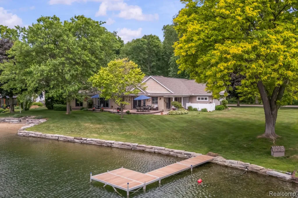 4178 Chevron Drive Highland Charter Township MI 48356