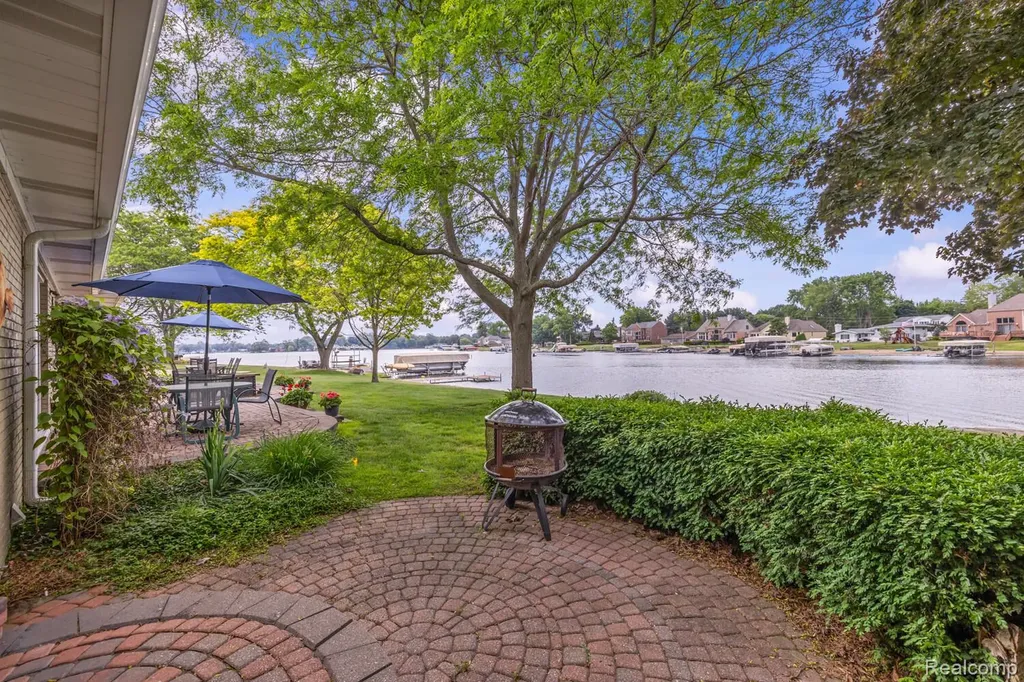 4178 Chevron Drive Highland Charter Township MI 48356