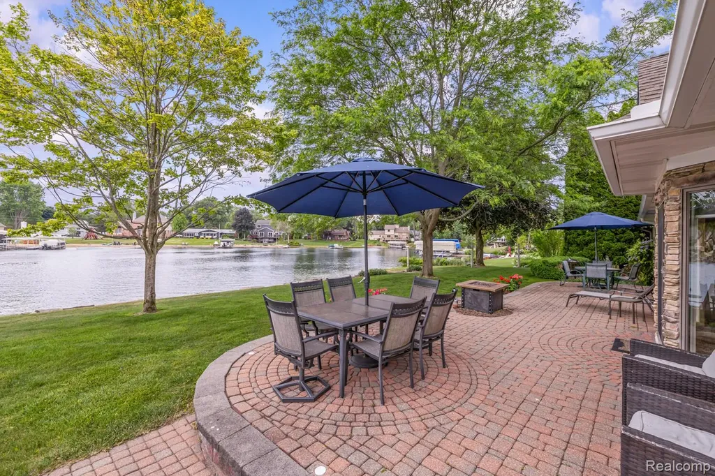 4178 Chevron Drive Highland Charter Township MI 48356