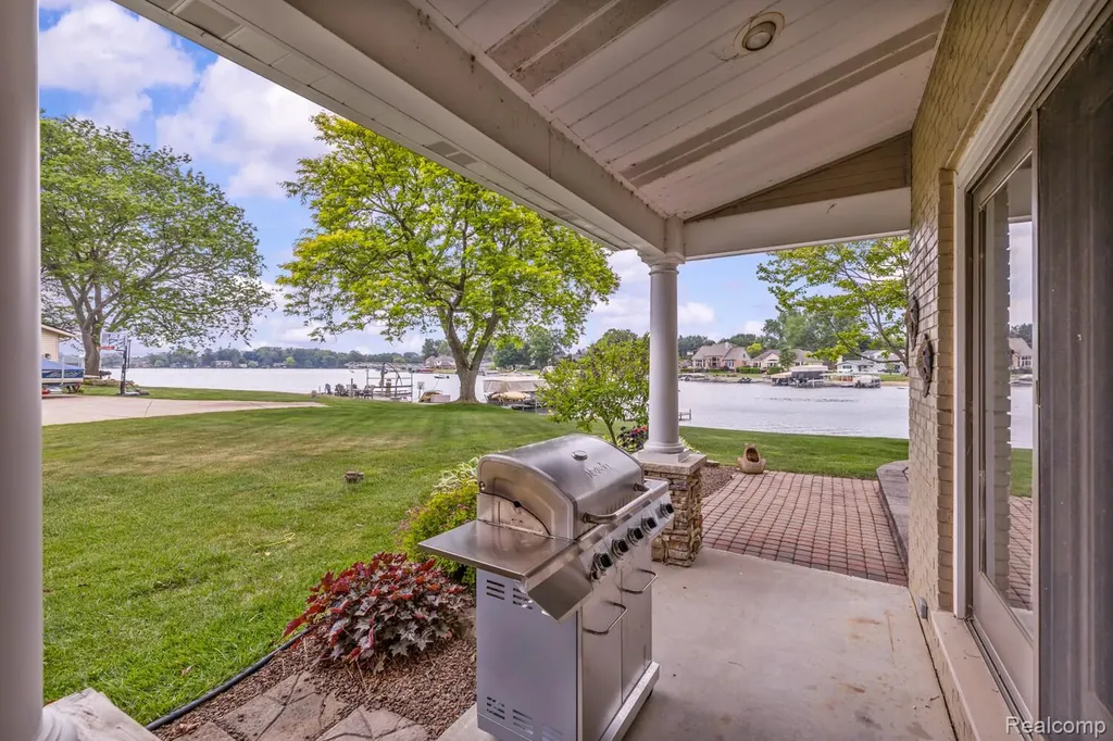 4178 Chevron Drive Highland Charter Township MI 48356
