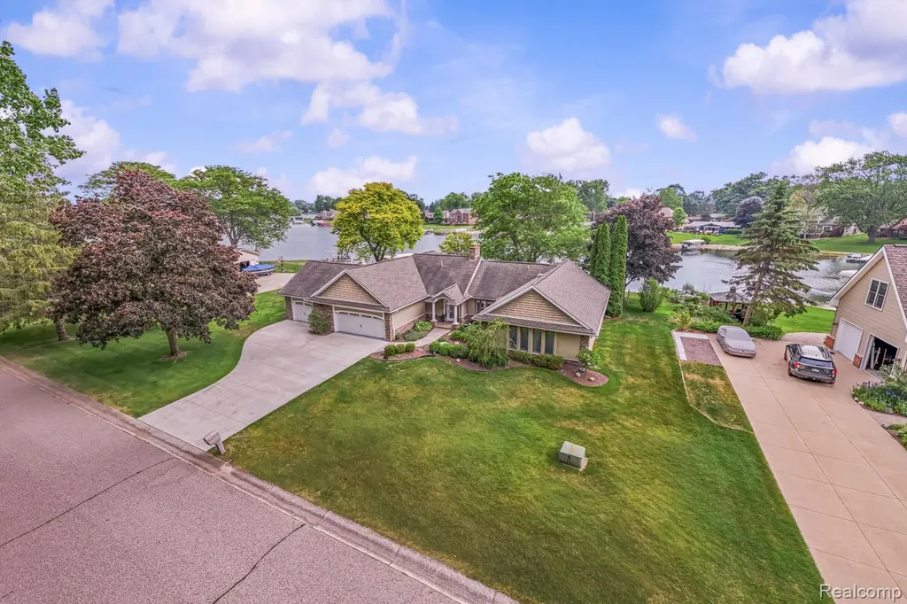 4178 Chevron Drive Highland Charter Township MI 48356