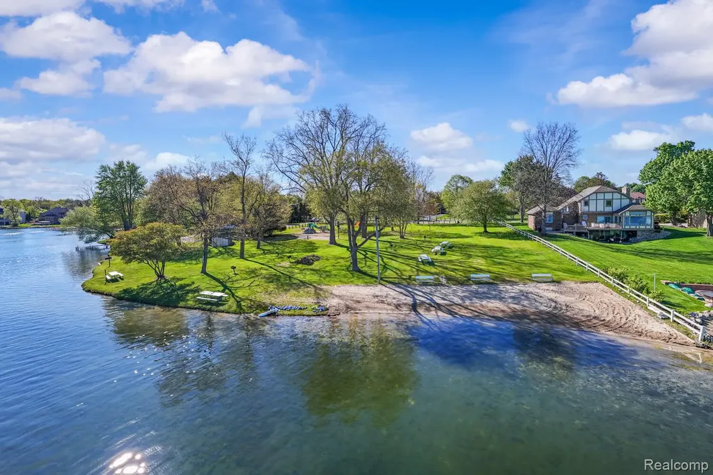 4178 Chevron Drive Highland Charter Township MI 48356
