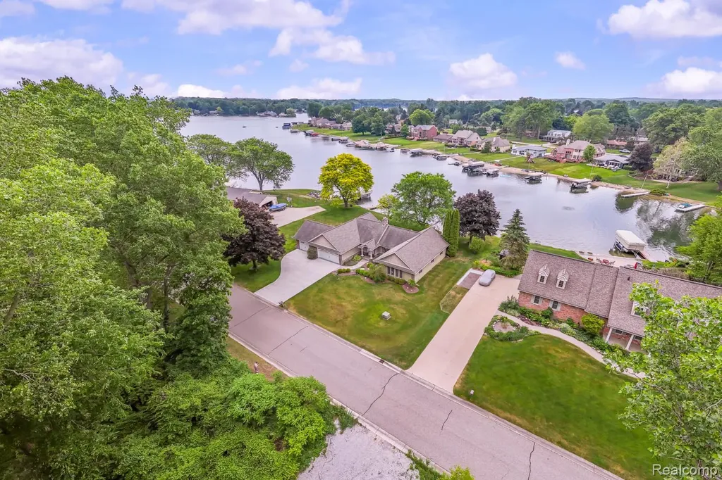 4178 Chevron Drive Highland Charter Township MI 48356