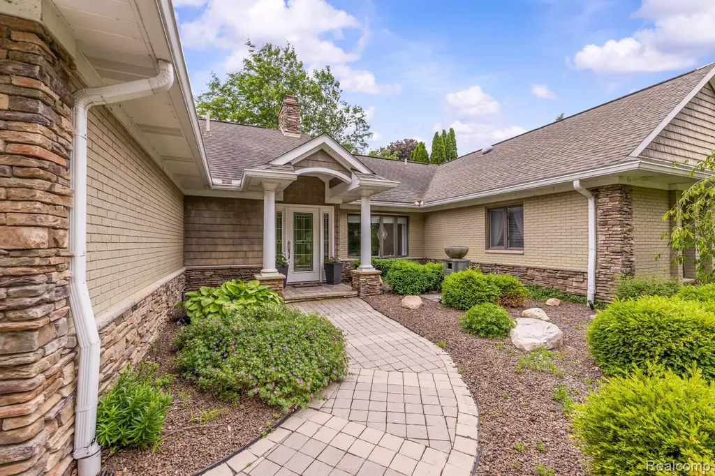 4178 Chevron Drive Highland Charter Township MI 48356