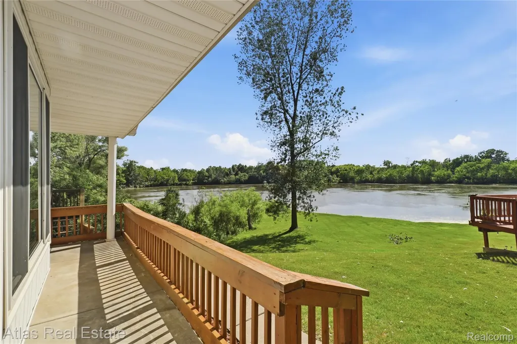 1117 Lake Shore Circle Mundy Township MI 48439