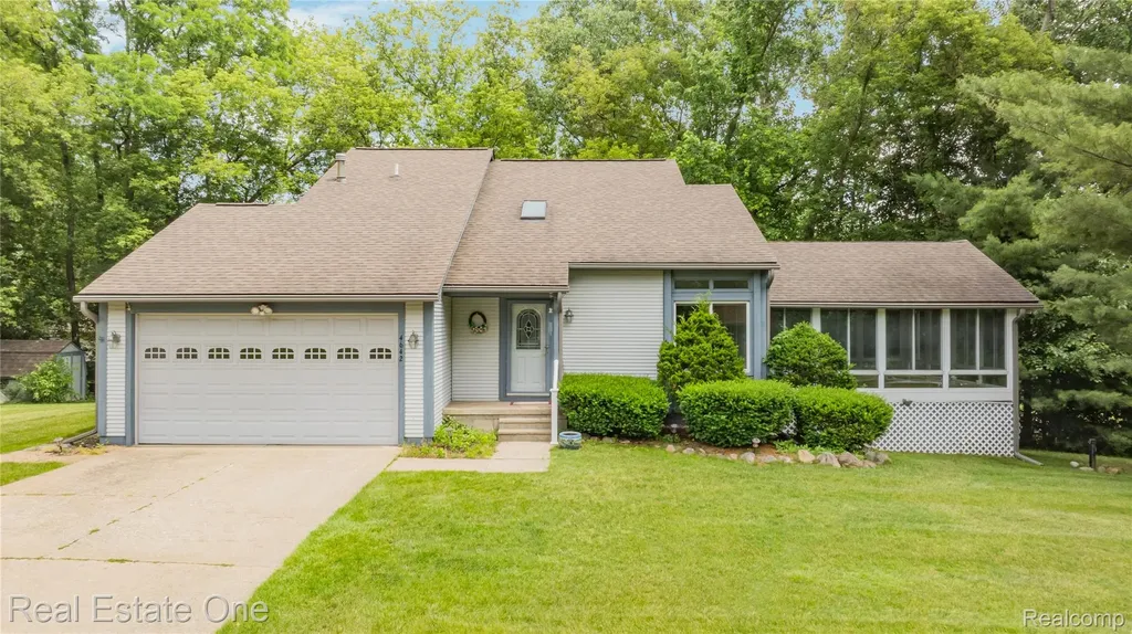 4642 Ponderosa Street Oakland Charter Township MI 48382