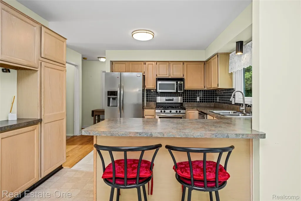 4642 Ponderosa Street Oakland Charter Township MI 48382