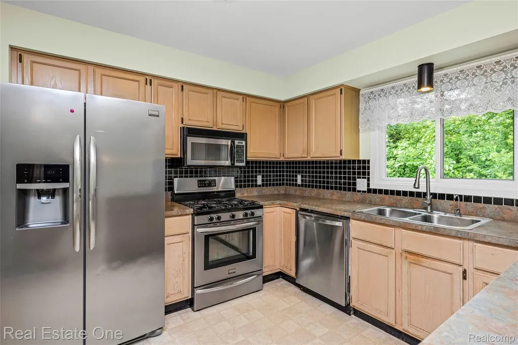 4642 Ponderosa Street Oakland Charter Township MI 48382